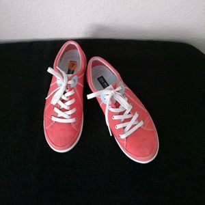 HELLY HENSON SNEAKERS